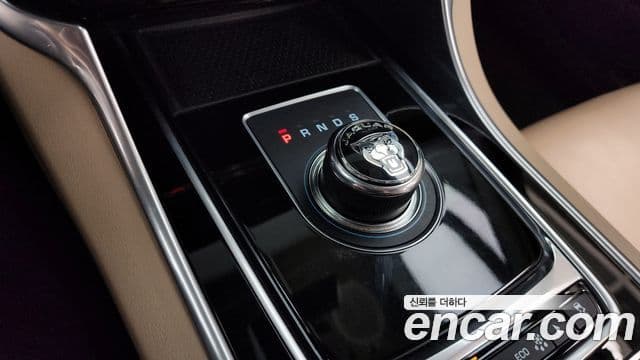 Jaguar XE 20d Prestige AWD, 2017 9