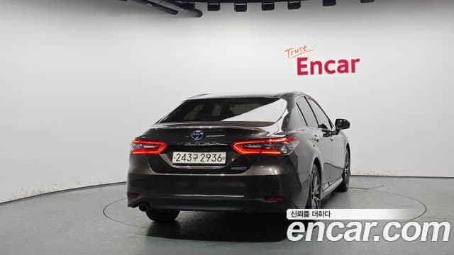 Toyota 캠리 (XV70) 2.5 XLE гибрид, 2022 4