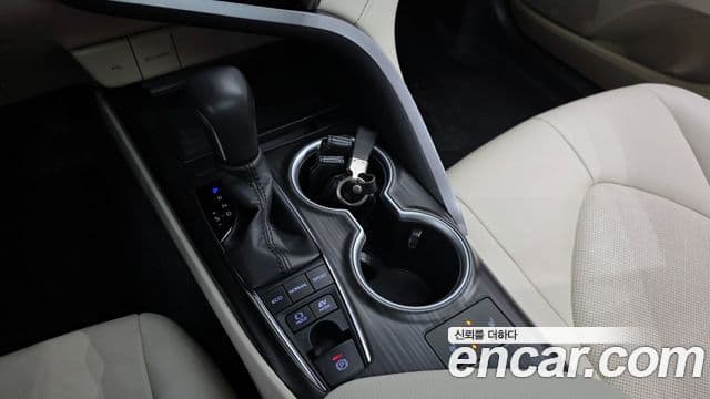 Toyota 캠리 (XV70) 2.5 XLE гибрид, 2022 9