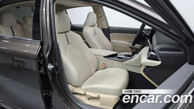 Toyota 캠리 (XV70) 2.5 XLE гибрид, 2022 10