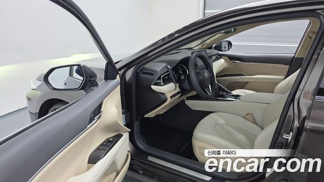 Toyota 캠리 (XV70) 2.5 XLE гибрид, 2022 11