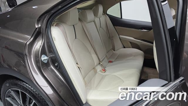 Toyota 캠리 (XV70) 2.5 XLE гибрид, 2022 12