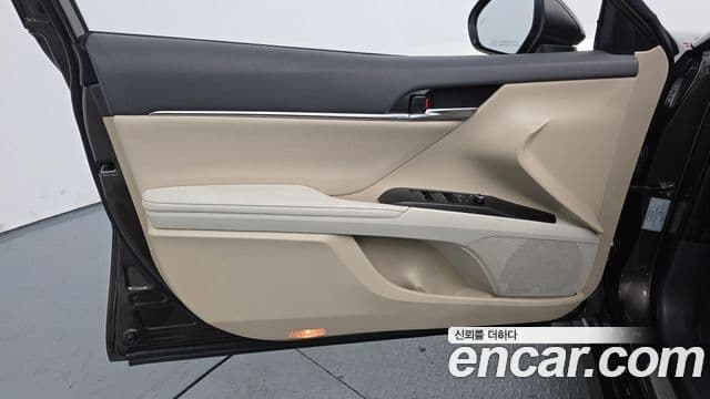 Toyota 캠리 (XV70) 2.5 XLE гибрид, 2022 18