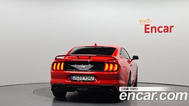 Ford Mustang купе, 2022 4