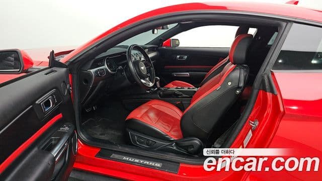 Ford Mustang купе, 2022 10