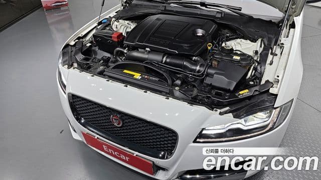 Jaguar XF (X260) 25t Portfolio, 2018 6