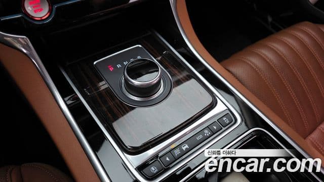 Jaguar XF (X260) 25t Portfolio, 2018 9