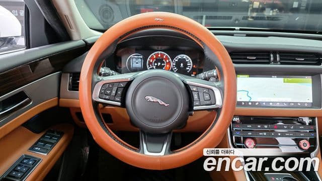 Jaguar XF (X260) 25t Portfolio, 2018 13