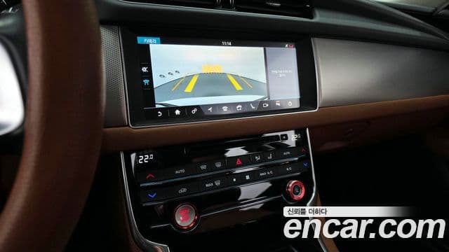 Jaguar XF (X260) 25t Portfolio, 2018 15