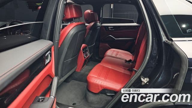 Porsche Cayenne (PO536), 2021 12