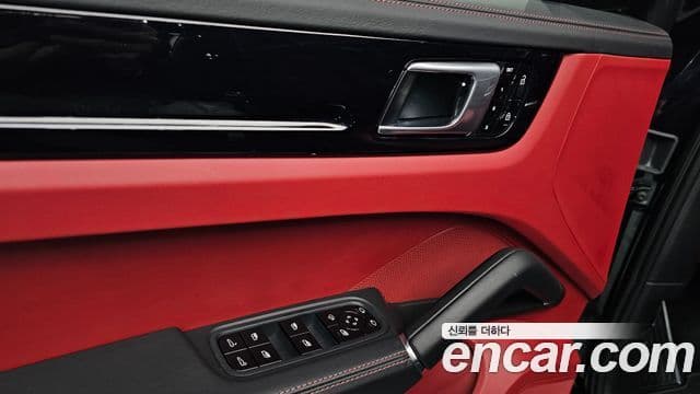 Porsche Cayenne (PO536), 2021 18