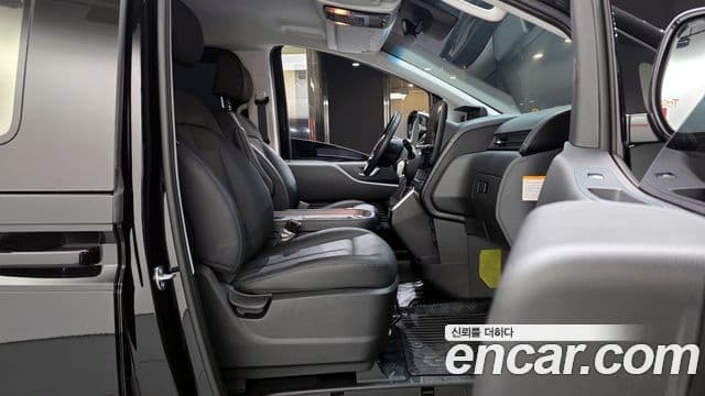 Hyundai Staria Modern, 2025 10