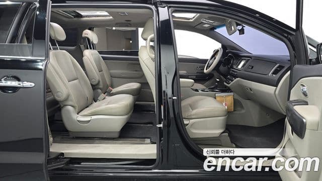 Kia The / новый New Carnival Luxury, 2019 11