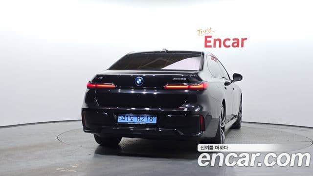 BMW i7 (G70) xDrive 60 M Sport, 2023 4