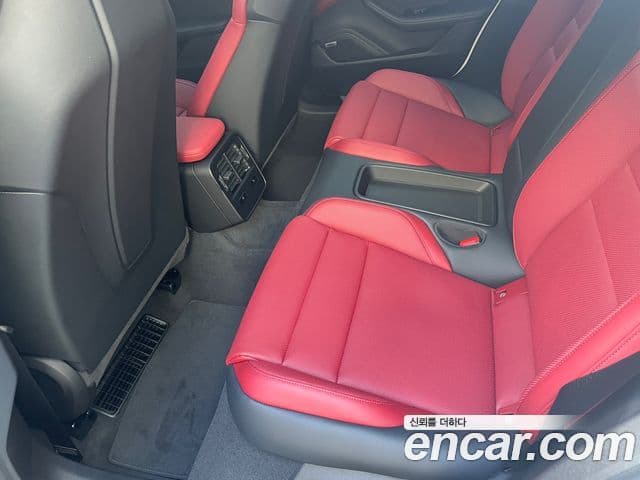 Porsche 타이칸 4S, 2023 10