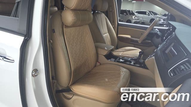 Kia All New Carnival VIP, 2016 10
