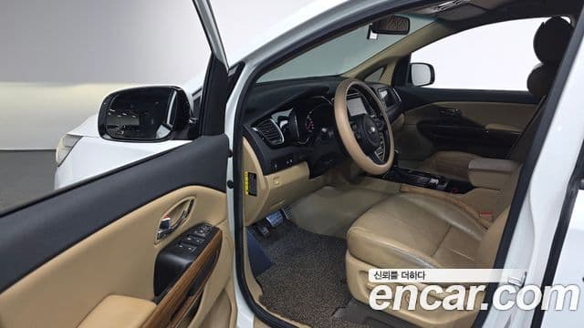 Kia All New Carnival VIP, 2016 11