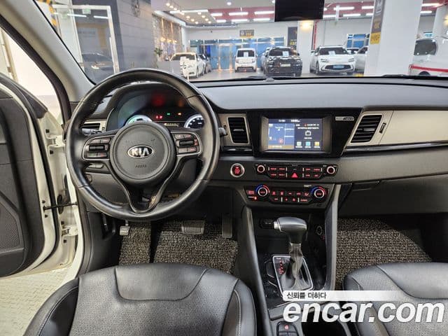 Kia Niro Prestige, 2017 11