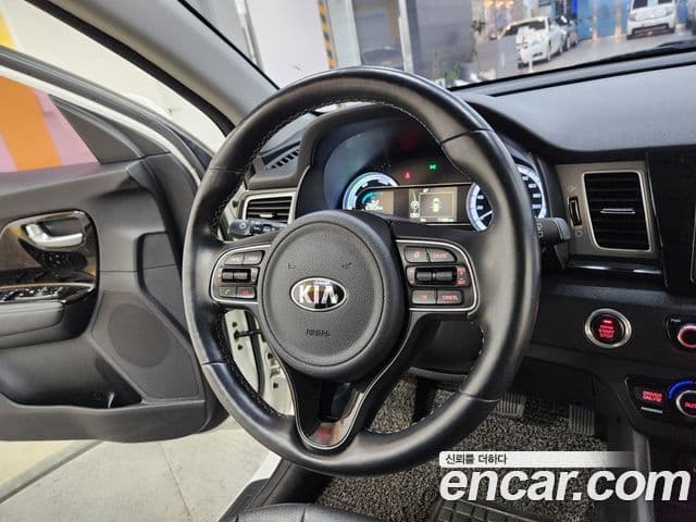 Kia Niro Prestige, 2017 12