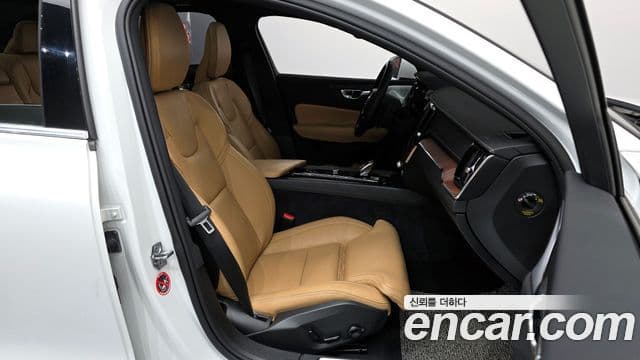Volvo S60 3세대 B5 Inscription, 2022 11