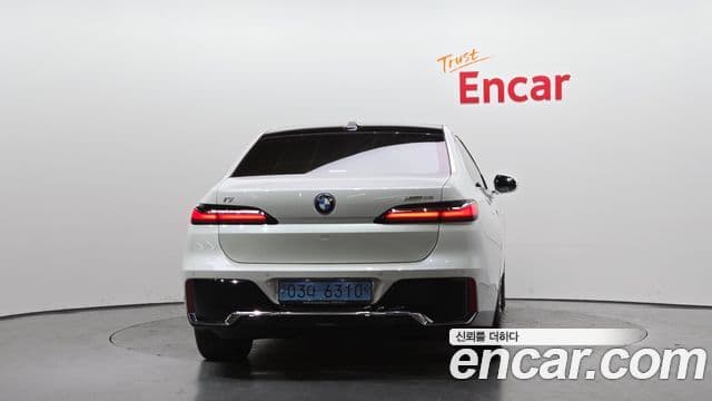 BMW i7 (G70) xDrive 60 M Sport, 2023 4