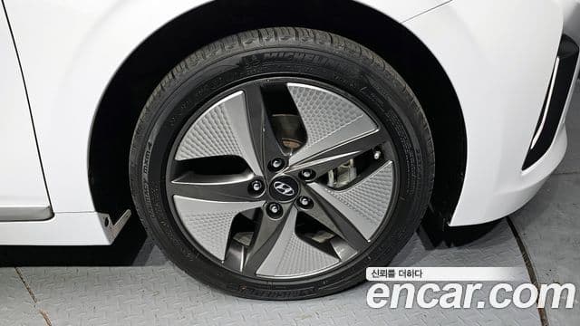 Hyundai The / новый New Ioniq гибрид Q, 2020 все фото