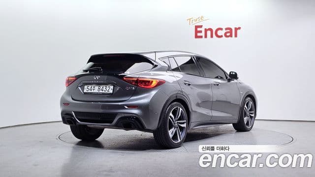 Infiniti Q30 2.0 Exclusive City чёрный, 2017 2