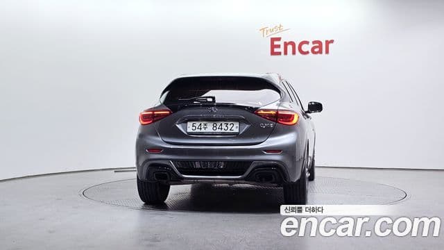 Infiniti Q30 2.0 Exclusive City чёрный, 2017 4