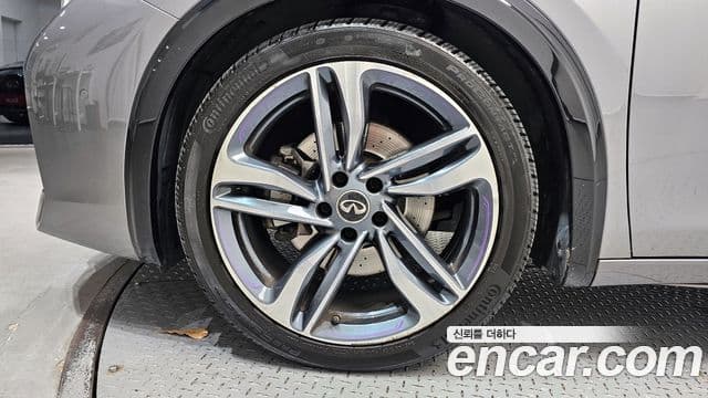 Infiniti Q30 2.0 Exclusive City чёрный, 2017 все фото