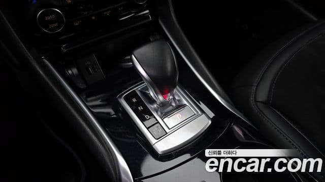 Infiniti Q30 2.0 Exclusive City чёрный, 2017 9