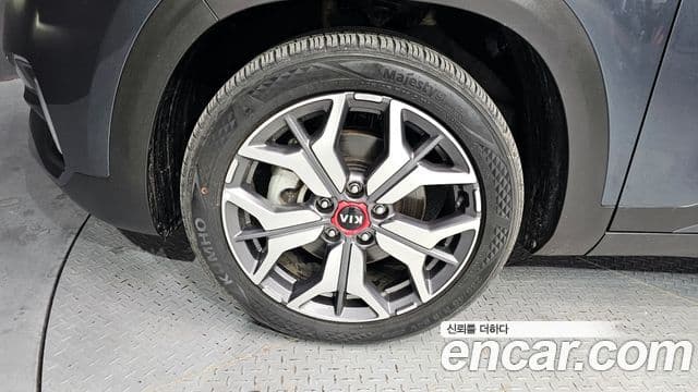 Kia Seltos Signature, 2021 все фото