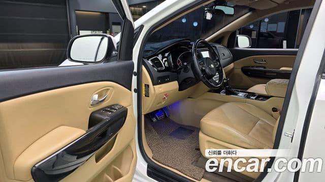 Kia All New Carnival Prestige, 2015 11