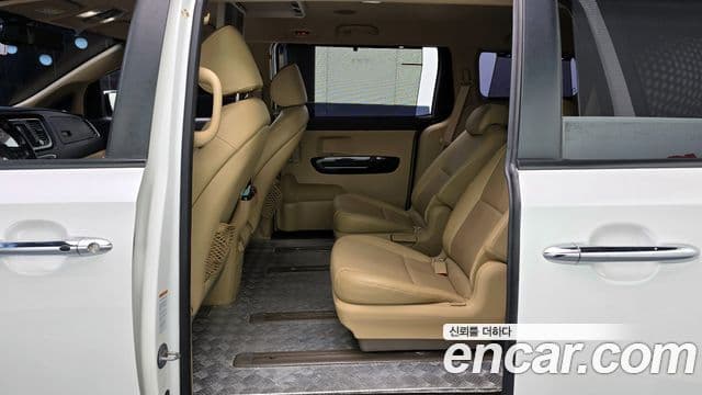 Kia All New Carnival Prestige, 2015 12