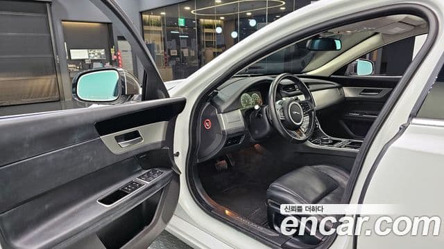 Jaguar XF (X260) Prestige, 2018 11