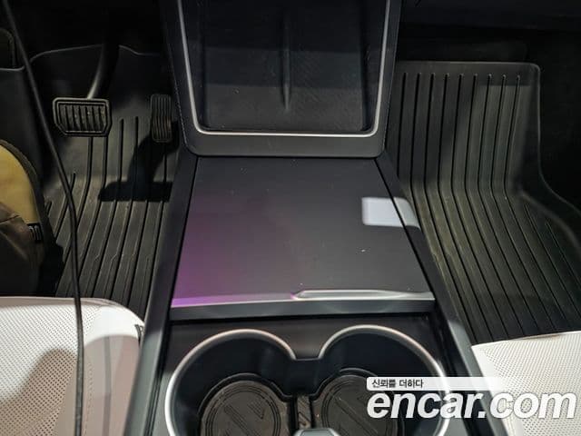 Tesla модель Y, 2025 10