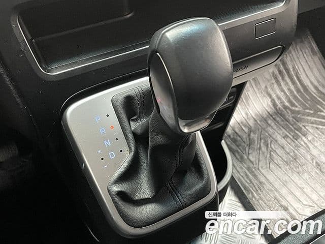 Hyundai Staria Modern, 2023 9