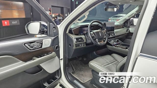 Lincoln Navigator 4세대 3.5L чёрный Label, 2023 11