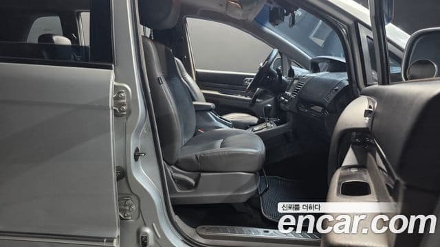 KG모빌리티(SsangYong) Korando 투리스모 4WD GT 11인승, 2014 10