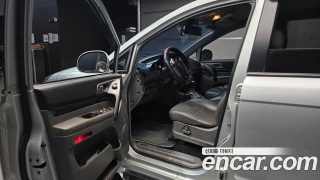 KG모빌리티(SsangYong) Korando 투리스모 4WD GT 11인승, 2014 11