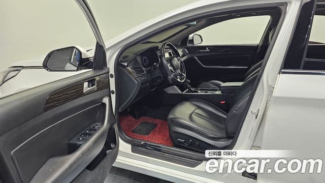 Hyundai LF Sonata Special, 2016 10