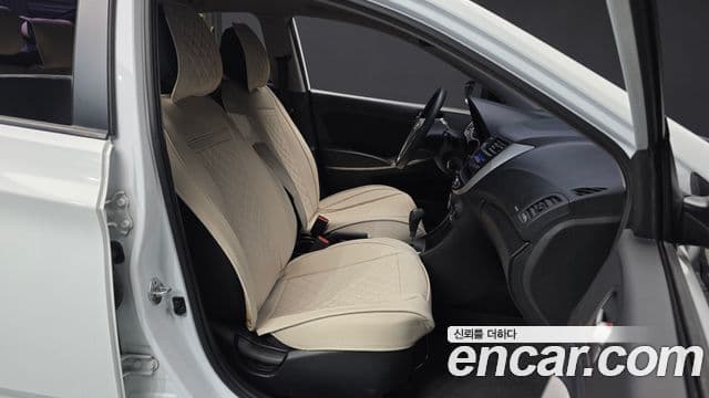 Hyundai Accent(новый кузов / новое поколение) дизель 1.6 VGT Style Plus, 2017 10