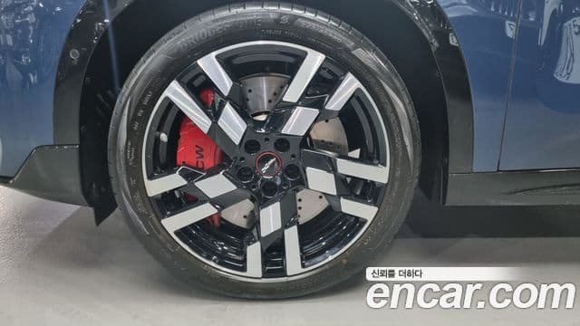 Mini Cooper S Countryman 3세대 ALL4 JCW, 2025 все фото