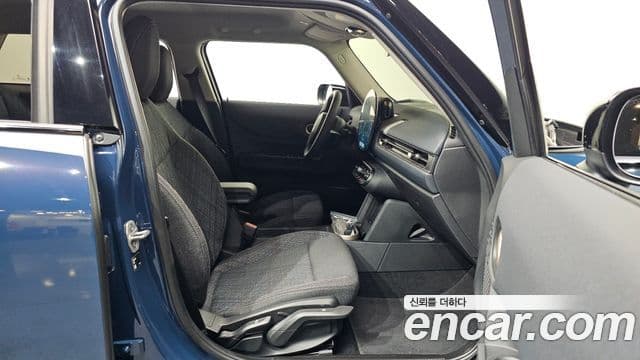 Mini Cooper C 4세대 5도어 Essential, 2025 11