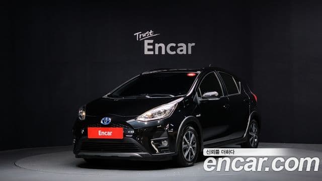 Toyota 프리우스 C 1.5 кроссовер, 2020 1