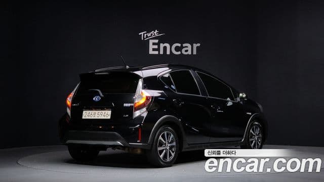 Toyota 프리우스 C 1.5 кроссовер, 2020 2