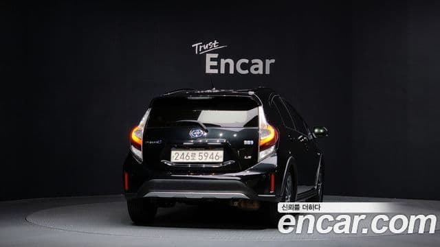 Toyota 프리우스 C 1.5 кроссовер, 2020 4