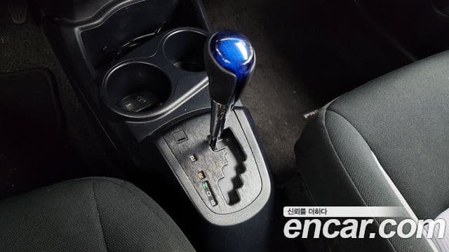 Toyota 프리우스 C 1.5 кроссовер, 2020 9