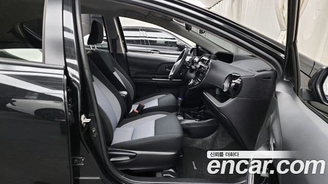 Toyota 프리우스 C 1.5 кроссовер, 2020 11