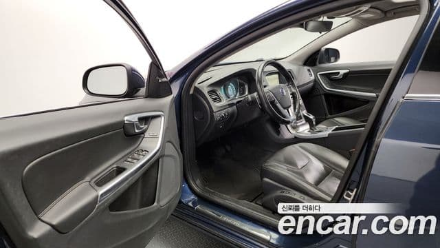 Volvo V60 1세대, 2015 10