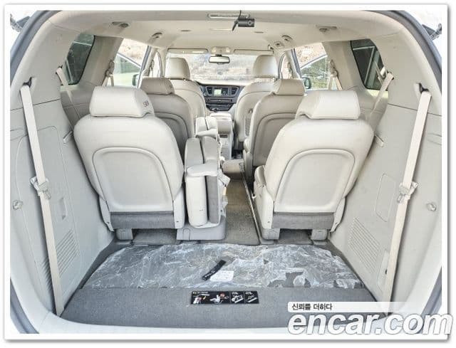 Kia All New Carnival Luxury, 2015 12